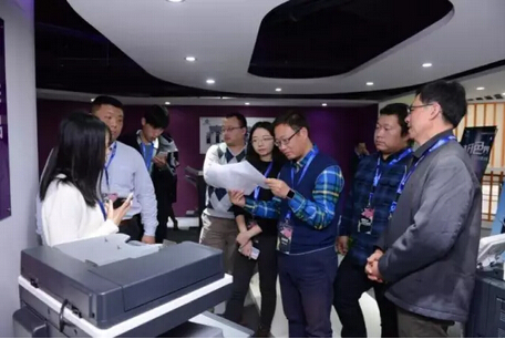 媒體嘉賓現(xiàn)場(chǎng)體驗(yàn)柯尼卡美能達(dá)新品特色-科頤辦公