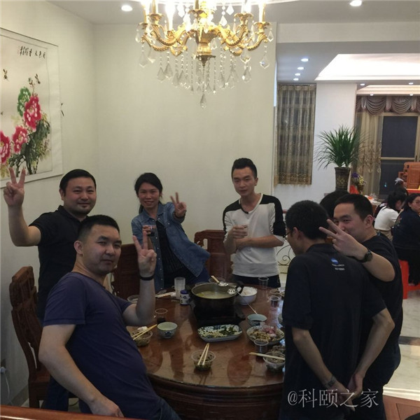 科頤家人一起吃團圓飯，并送上對大家的祝福-科頤辦公