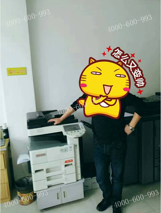 復(fù)印機(jī)與模特的照片-科頤辦公