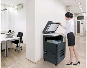  柯尼卡美能達(dá)復(fù)印機(jī)功能多，質(zhì)量也不錯(cuò)，尤其是印品質(zhì)量很好。